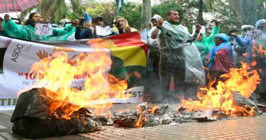 Sectores marchan en rechazo de ‘paquete’ de leyes