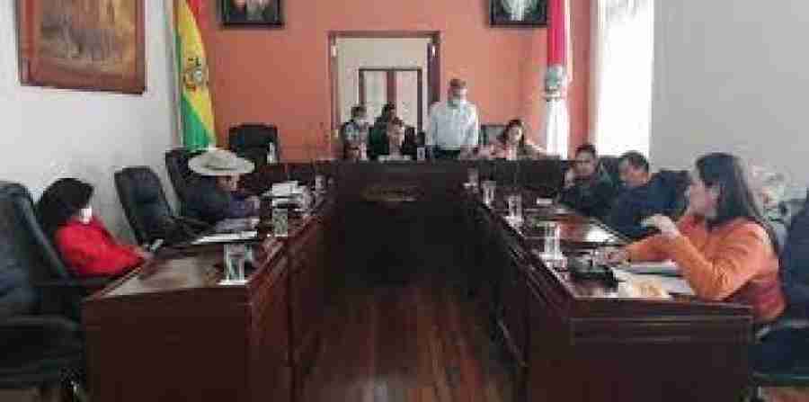 Mentasti renueva la presidencia del Concejo tras tensa sesión