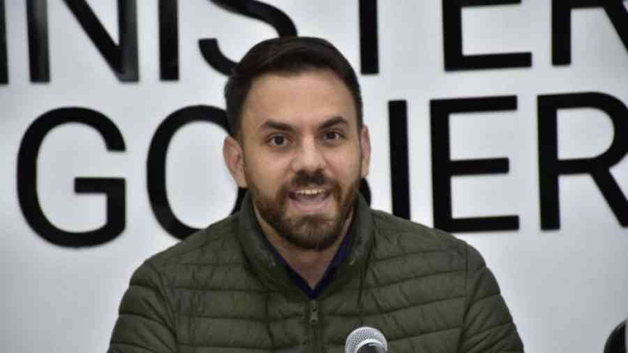Gobierno procesa a dos policías y tres aduaneros por caso donación de dos autos robados en Chile