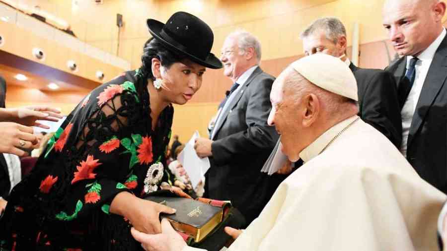 Áñez tras la visita de Copa al Papa: “El MAS, que renegó de la Biblia, la lleva al Vaticano”