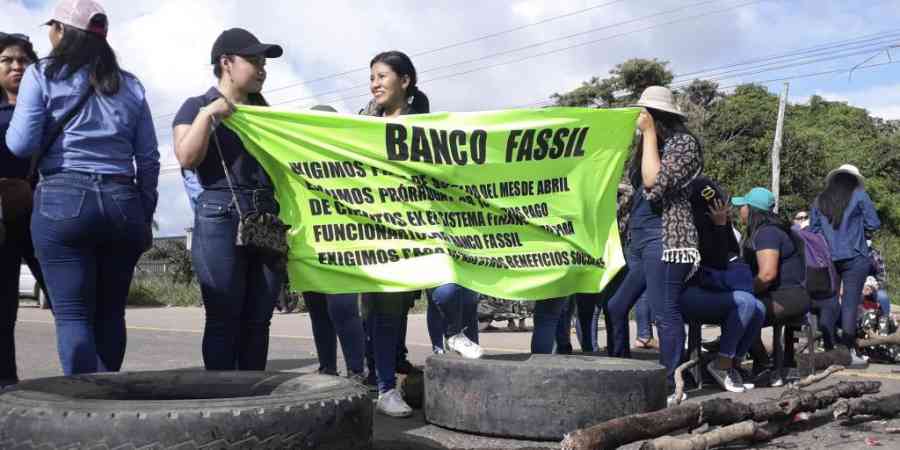 Extrabajadores del Banco Fassil piden nuevo interventor y una prórroga de seis meses en los créditos que adeudan