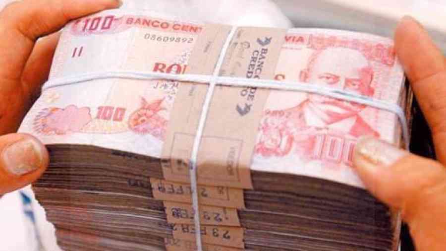 Cajera de banco entregó Bs 100.000 por error cuando le pidieron Bs 10.000 y ahora enfrenta cargos