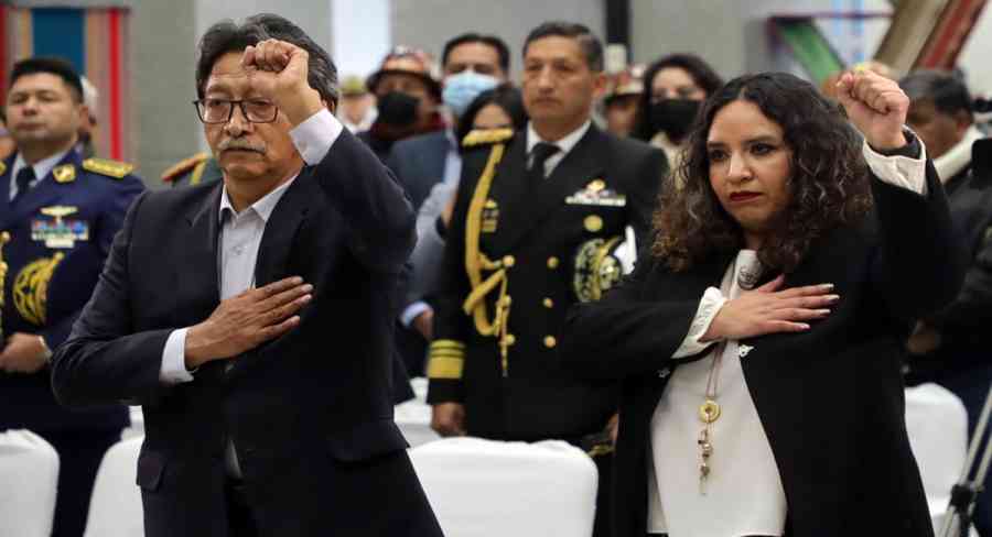 Luis Arce cambia a sus ministros de Minería y Salud