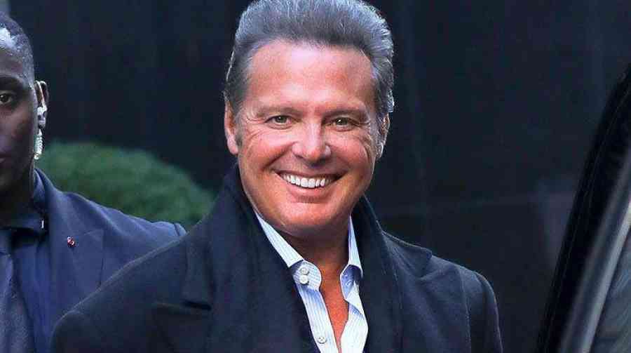 Luis Miguel sorprende a sus seguidores tras aparecer en París y compartir con un fanático