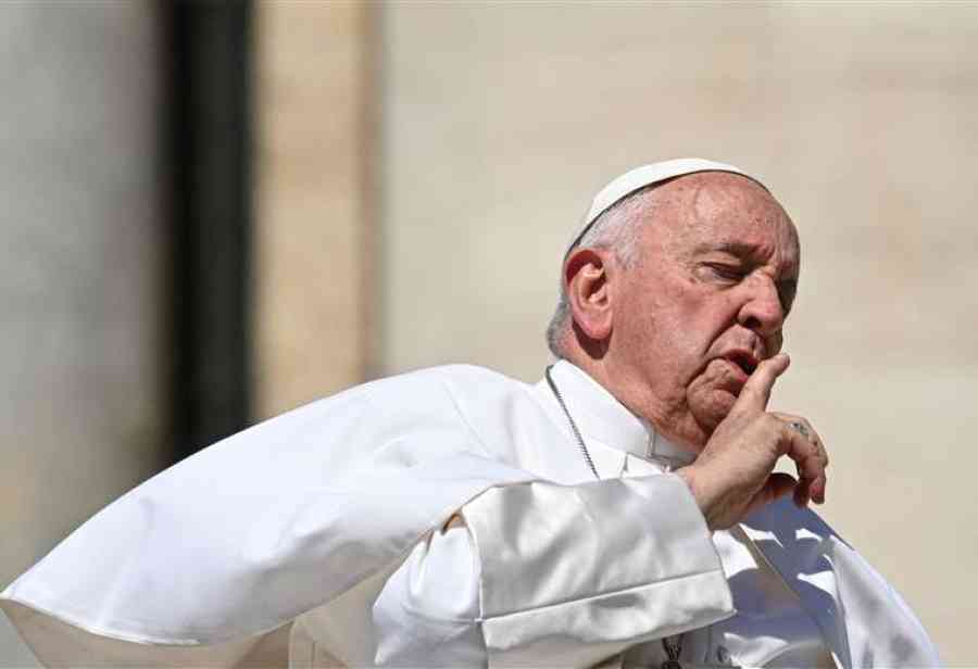 El papa retoma el trabajo desde el hospital