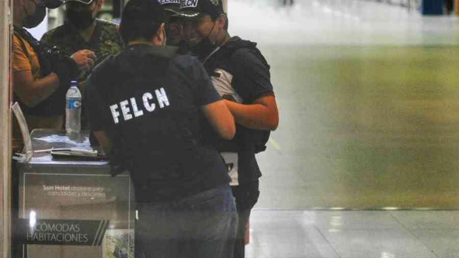 Narcovuelo: cambian a 50 policías y aprehenden a otros 2 funcionarios