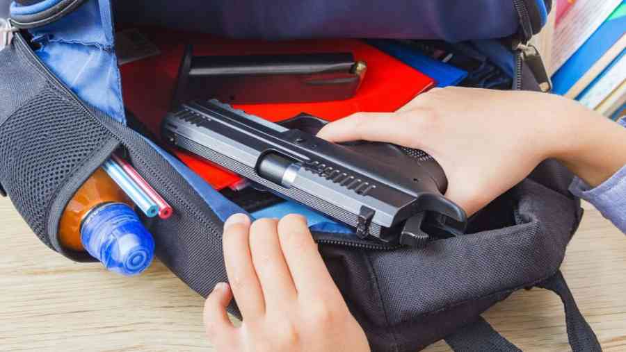 Un menor llevó a su colegio una pistola en la mochila