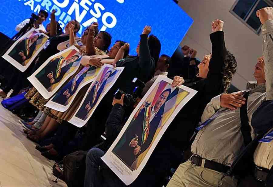 Arce escucha a sus legisladores en un ‘gabinete ampliado’ y evistas preparan retirada del Gobierno con una marcha
