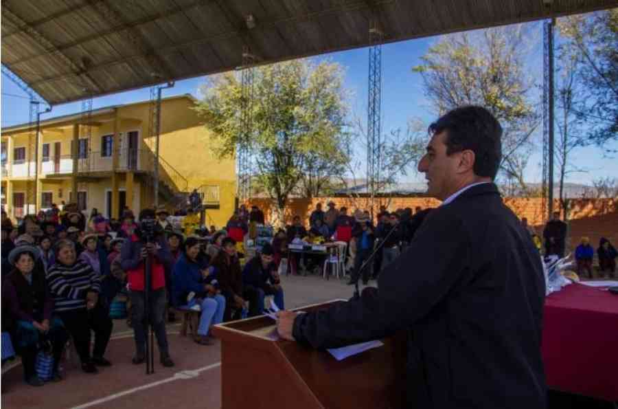 Los corpiños de "ayuda" por las heladas enfrenta al Municipio y el Gobierno