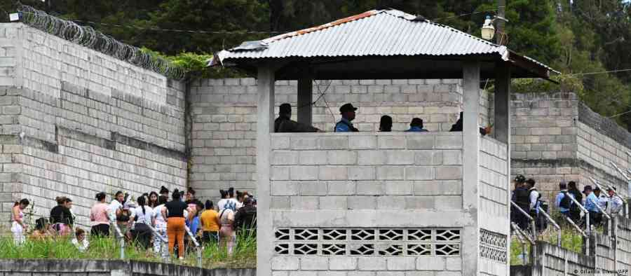 Honduras: mueren 46 reclusas "calcinadas y tiroteadas" dentro de una cárcel