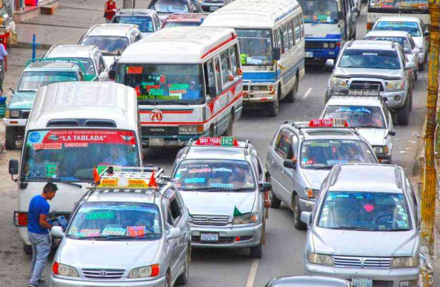 Rutas y precio de pasajes tensiona relación del transporte y Fedjuve