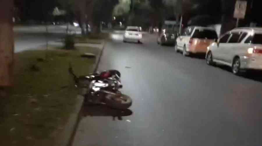 Muere un motociclista tras colisionar con una palmera en Tarija