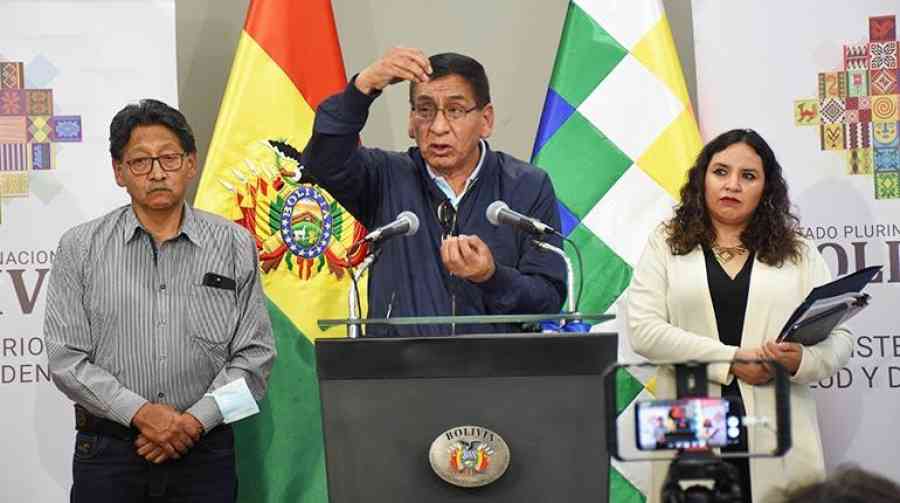 Dan cárcel preventiva a 19 mineros de oro y el Ejecutivo defiende el operativo