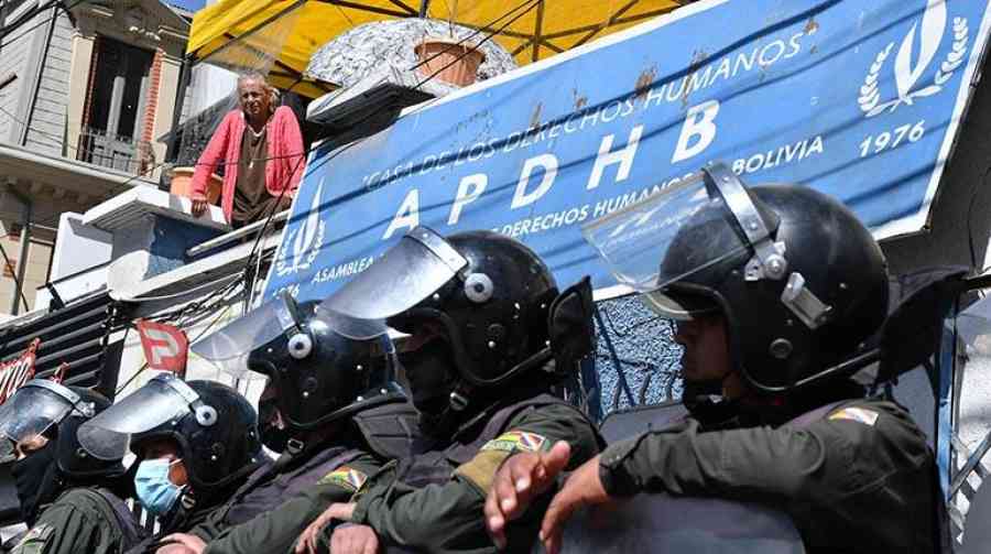  Defensoría del Pueblo ahora respalda a Carvajal y suman denuncias por tortura
