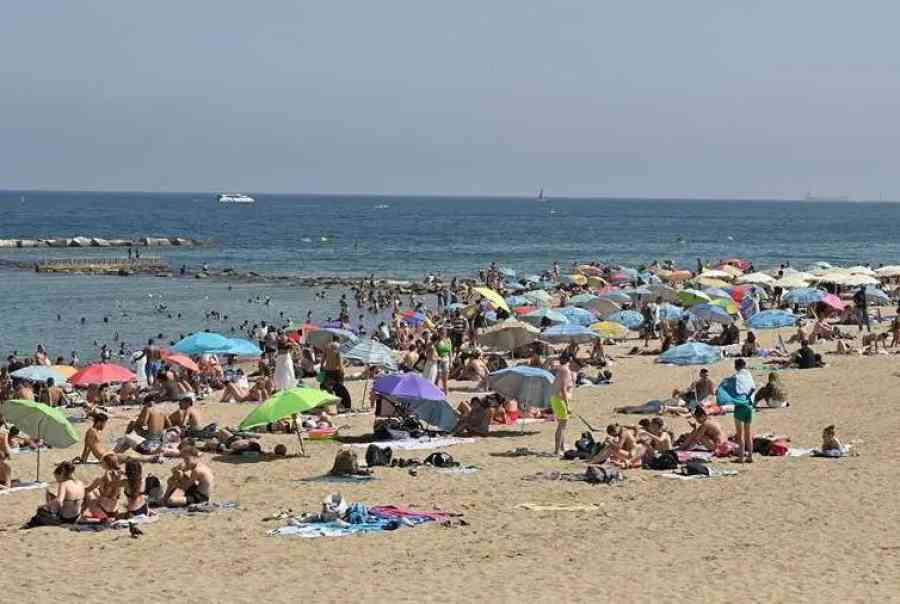 El mar alcanza temperatura récord en una España agobiada por el calor