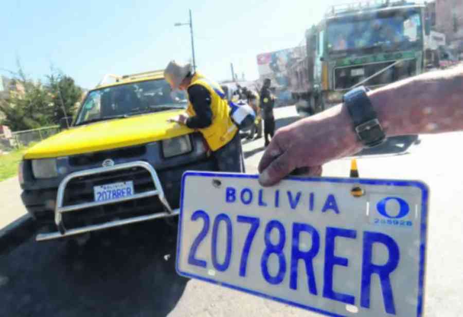 Surgen dos propuestas para terminar la circulación de más de 500.000 autos chutos
