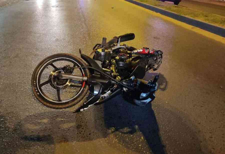 Un hombre es asesinado a balazos cuando circulaba en su motocicleta en Santa Cruz
