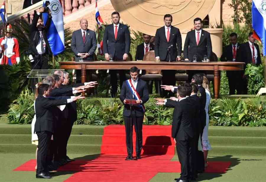 Peña asume la Presidencia de Paraguay y promete trabajar por la prosperidad del país