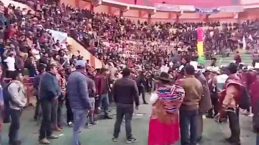 La violencia empaña el congreso de la Csutcb y ahonda las pugnas en el MAS