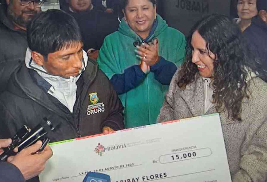 Héctor Garibay llegó a Bolivia, recibió un incentivo del Gobierno y le respondió a Marcelo Claure