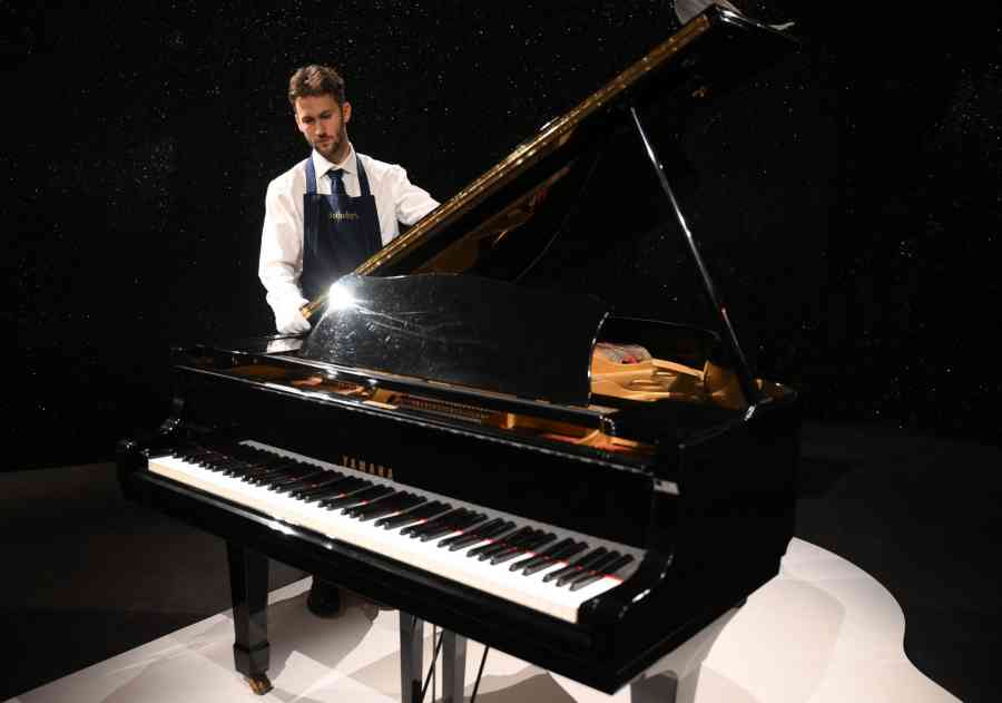 El piano de Freddie Mercury, subastado por 2 millones de dólares