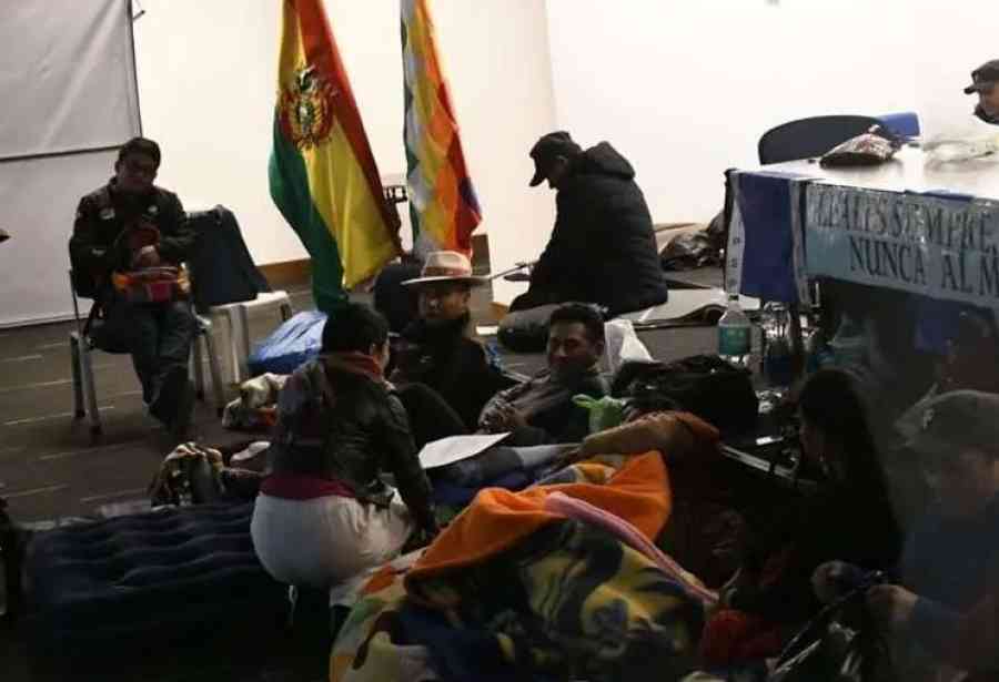 Jerges Mercado suspende sesiones hasta la próxima semana y congela ley de elecciones judiciales
