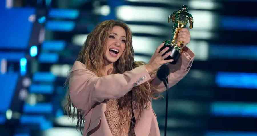 Shakira dedica histórico reconocimiento a sus fans latinos