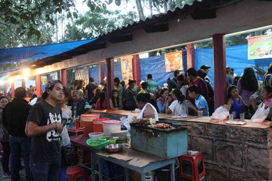 Intendencia realiza control de limpieza del patio de comidas en el puente San Martín