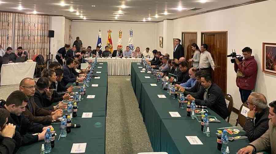 La incertidumbre sigue para definir si se reanudan los torneos o se convoca a otro