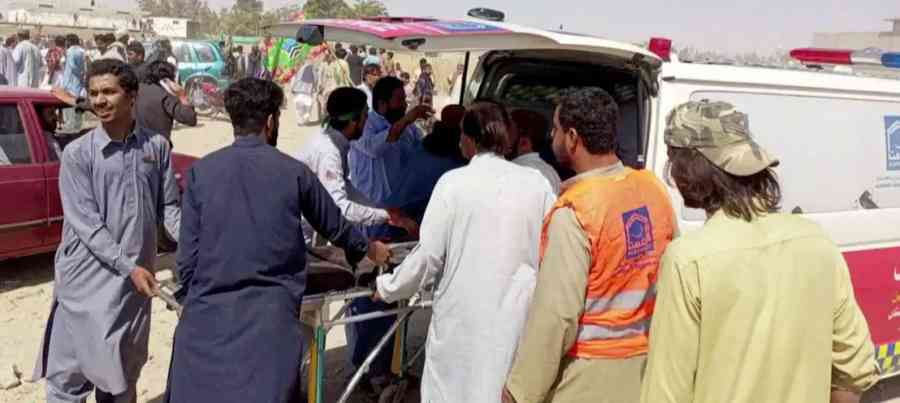 Pakistán: atentado frente a mezquita deja más de 50 muertos