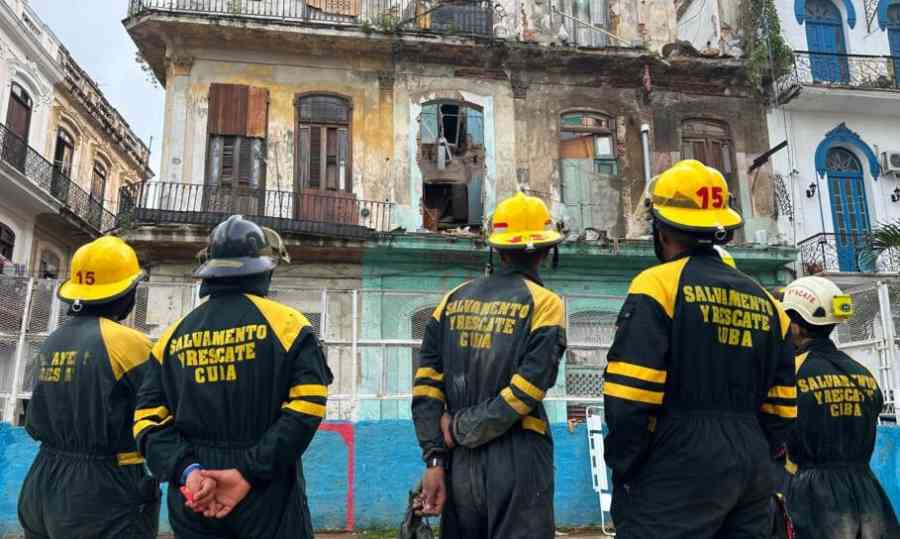 Un muerto y dos desaparecidos por el derrumbe de un edificio en La Habana