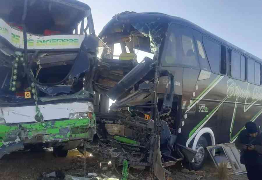 Triple colisión deja 12 heridos en la ruta Oruro - Potosí