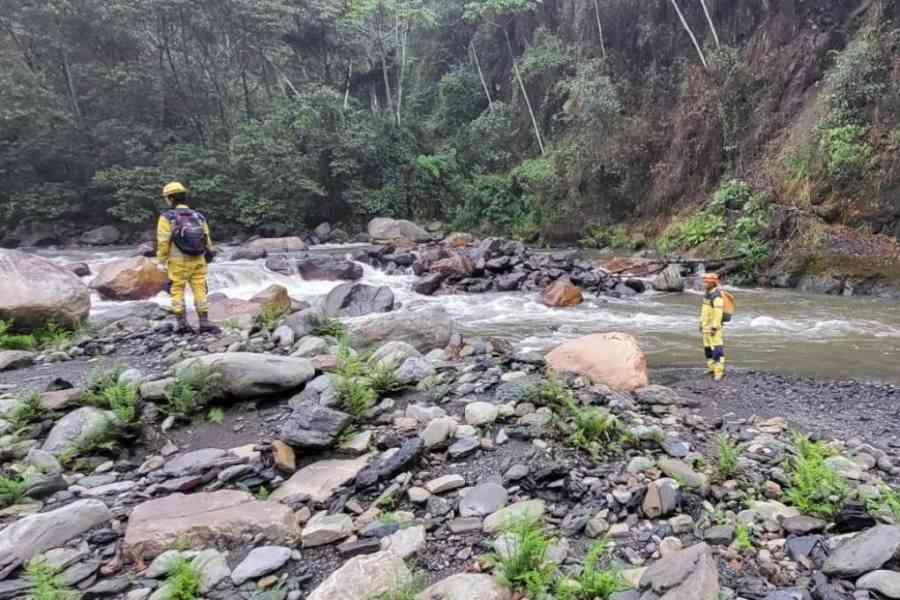 Intensas lluvias sorprenden en tres regiones del país y rescatistas aún buscan a personas desaparecidas