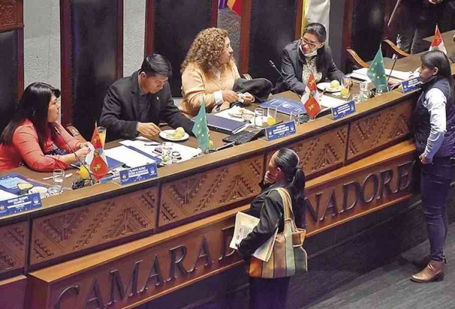 Senadores frenan tres contratos petroleros aprobados hace un año