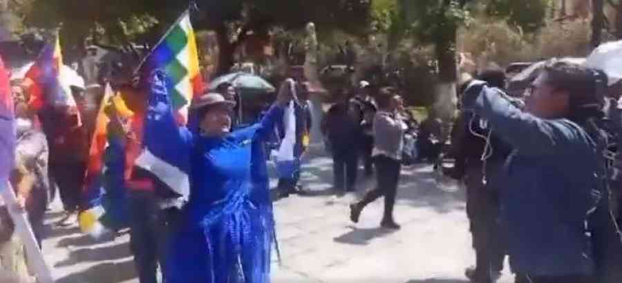 La violencia asoma el cabildo del 17 de octubre; arcistas y evistas se amenazan y se denuncian
