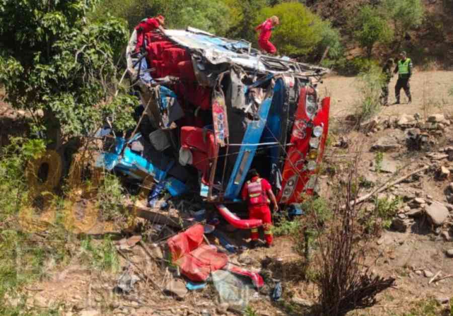 Un bus con militantes del MAS volcó cerca a Padcaya