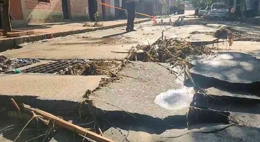 "Dejó el asfalto como si fuera papel": Intensa lluvia causa daños en Tarija
