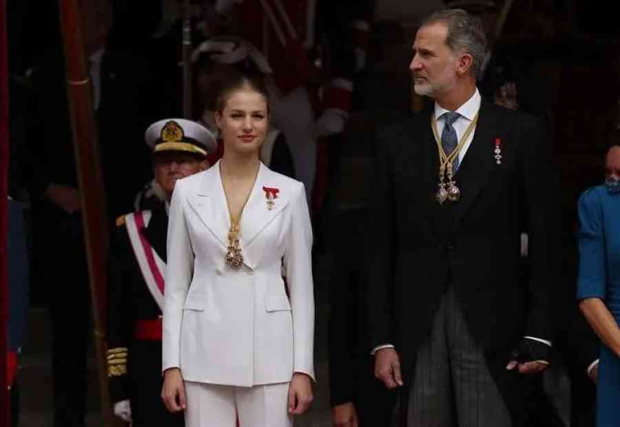 La princesa Leonor, heredera del trono español, juró fidelidad a la Constitución