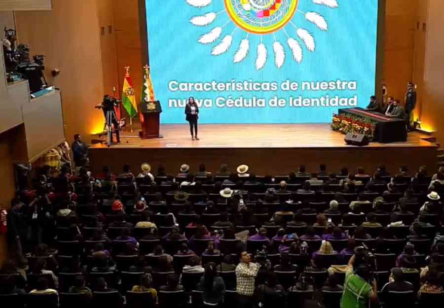 Arce pone en vigencia el ‘Carnet del Bicentenario’, la cédula con nuevo diseño