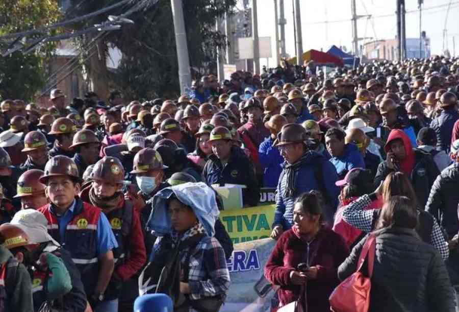 Mineros se movilizan en La Paz y el Gobierno dice que el diálogo está abierto