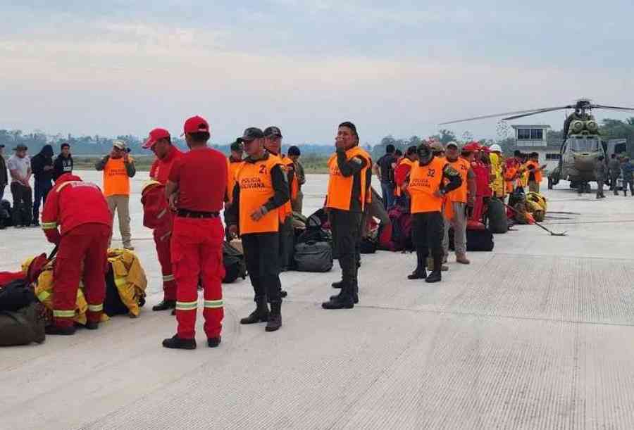 74 bomberos refuerzan el equipo de lucha contra el fuego y el Gobierno ve un "círculo vicioso" en incendios