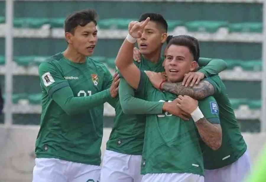 Bolivia revive con Zago al mando y derrota a Perú por 2-0