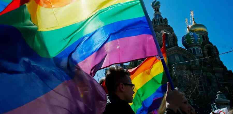 Rusia busca proscribir a colectivos LGTB por "extremistas"