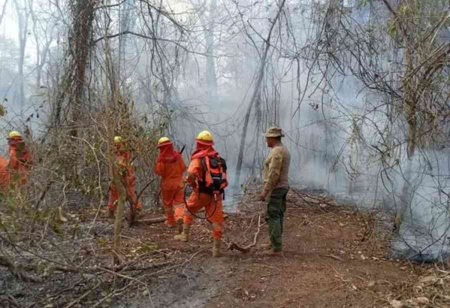 Incendios: Venezuela es el primer país en enviar bomberos a Bolivia tras pedido de ayuda internacional