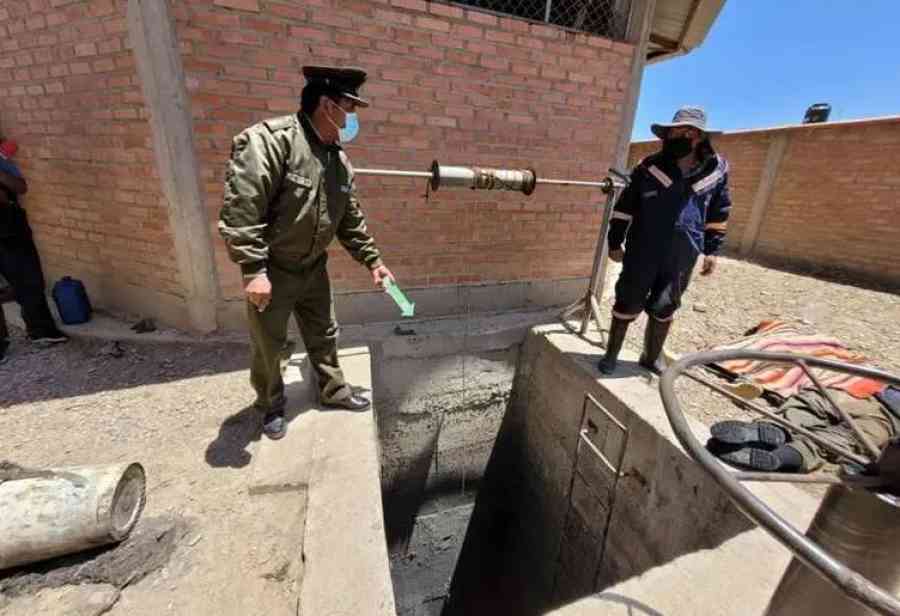 Investigan la muerte de cuatro personas que se ahogaron en un pozo de aguas residuales en Oruro