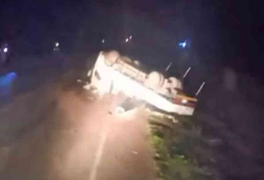 Choque frontal entre una vagoneta y un camión en la Ruta 9