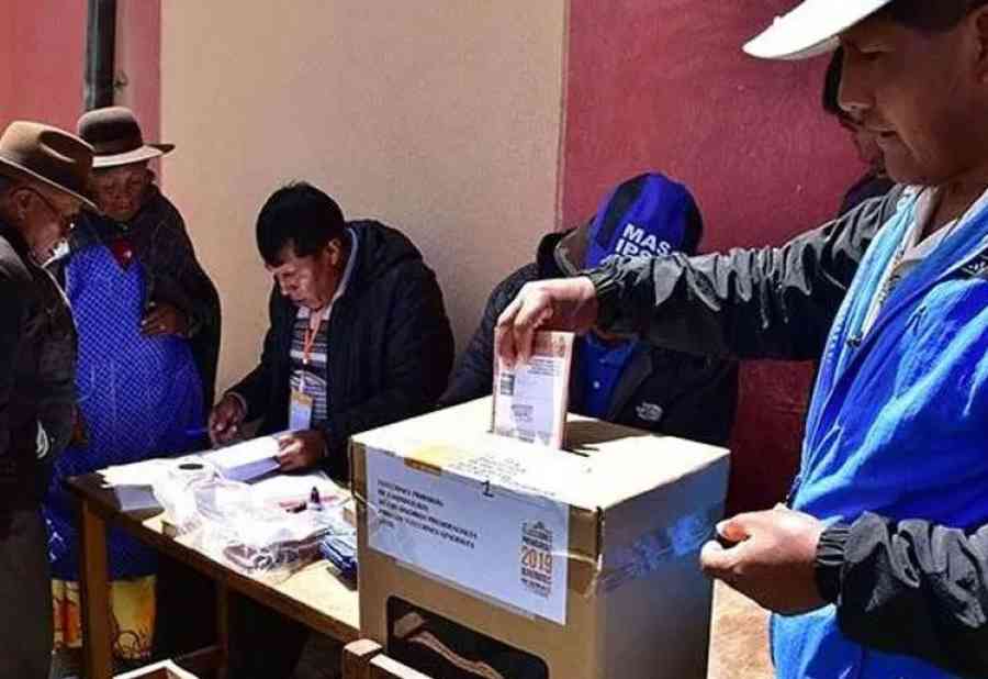 Dos vocales del TSE impulsan un proyecto de ley para que en las primarias existan al menos dos binomios