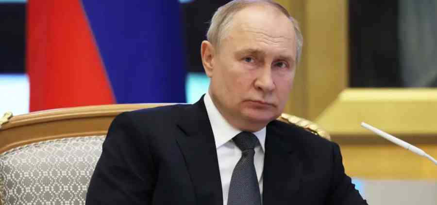 Putin comunica a militares que se presentará a la reelección