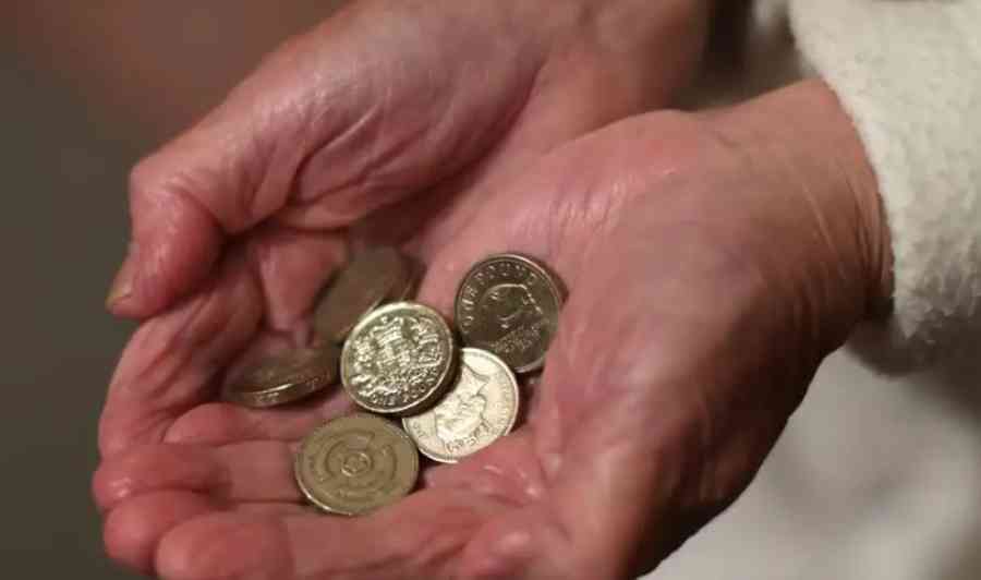 Santiago Peña sanciona polémica ley de pensiones en Paraguay