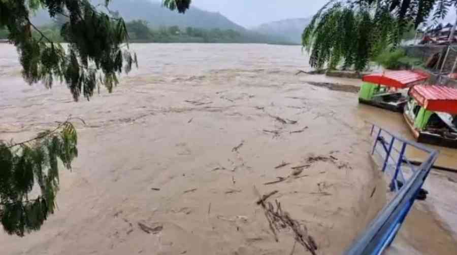 Crecida del río Bermejo provoca miedo a los chalaneros, suspenden el paso pluvial